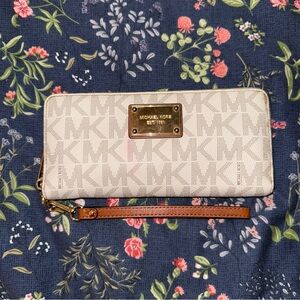 Michael Kors Wristlet